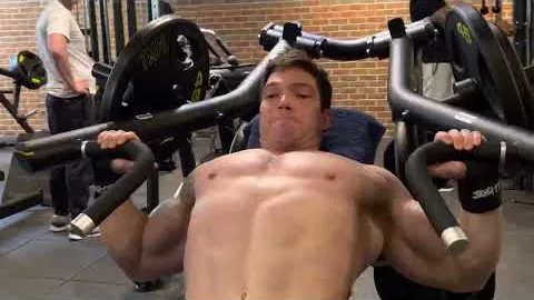 Incline Chest Press Machine